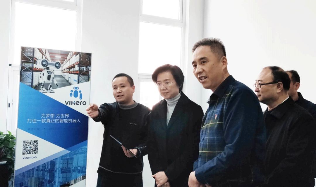 咸阳市卫华市长一行莅临伟景机器人考察调研