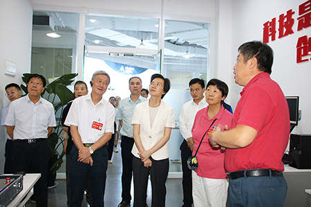 在陕全国人大代表莅临伟景机器人调研参观