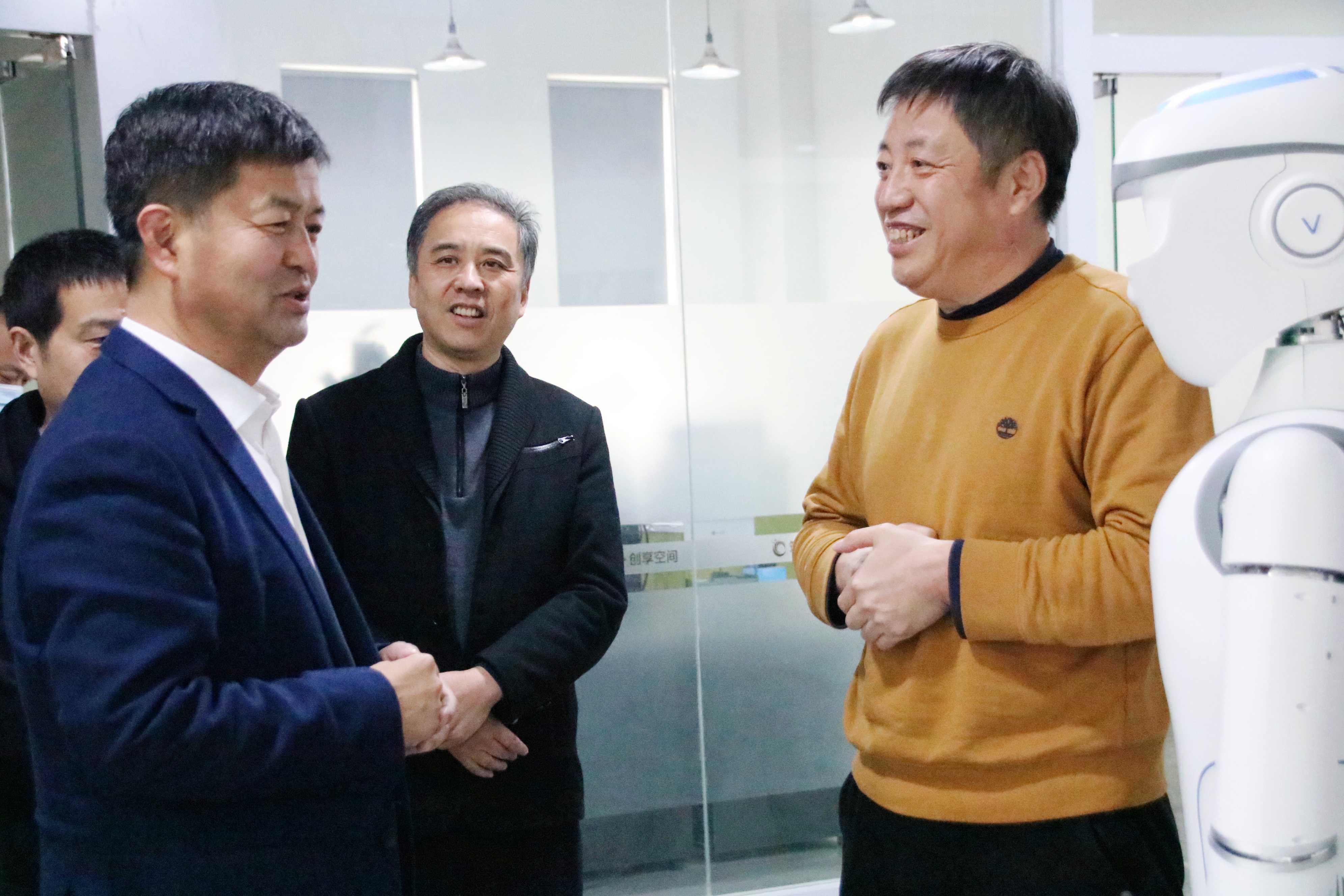 咸阳市副市长李忠平一行莅临伟景机器人调研参观